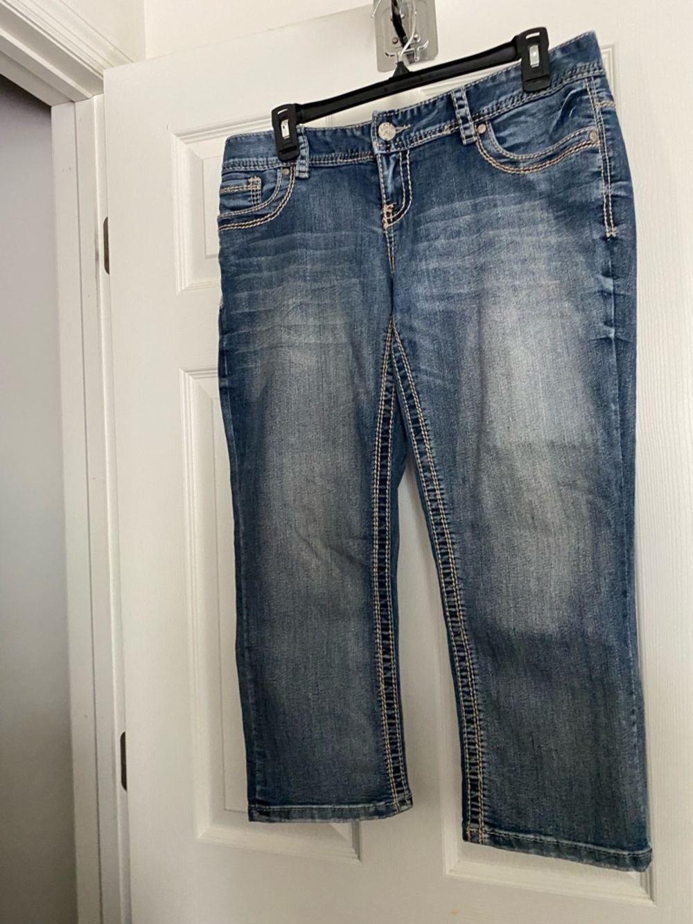 Like NEW Maurices Jean Capris 9/10